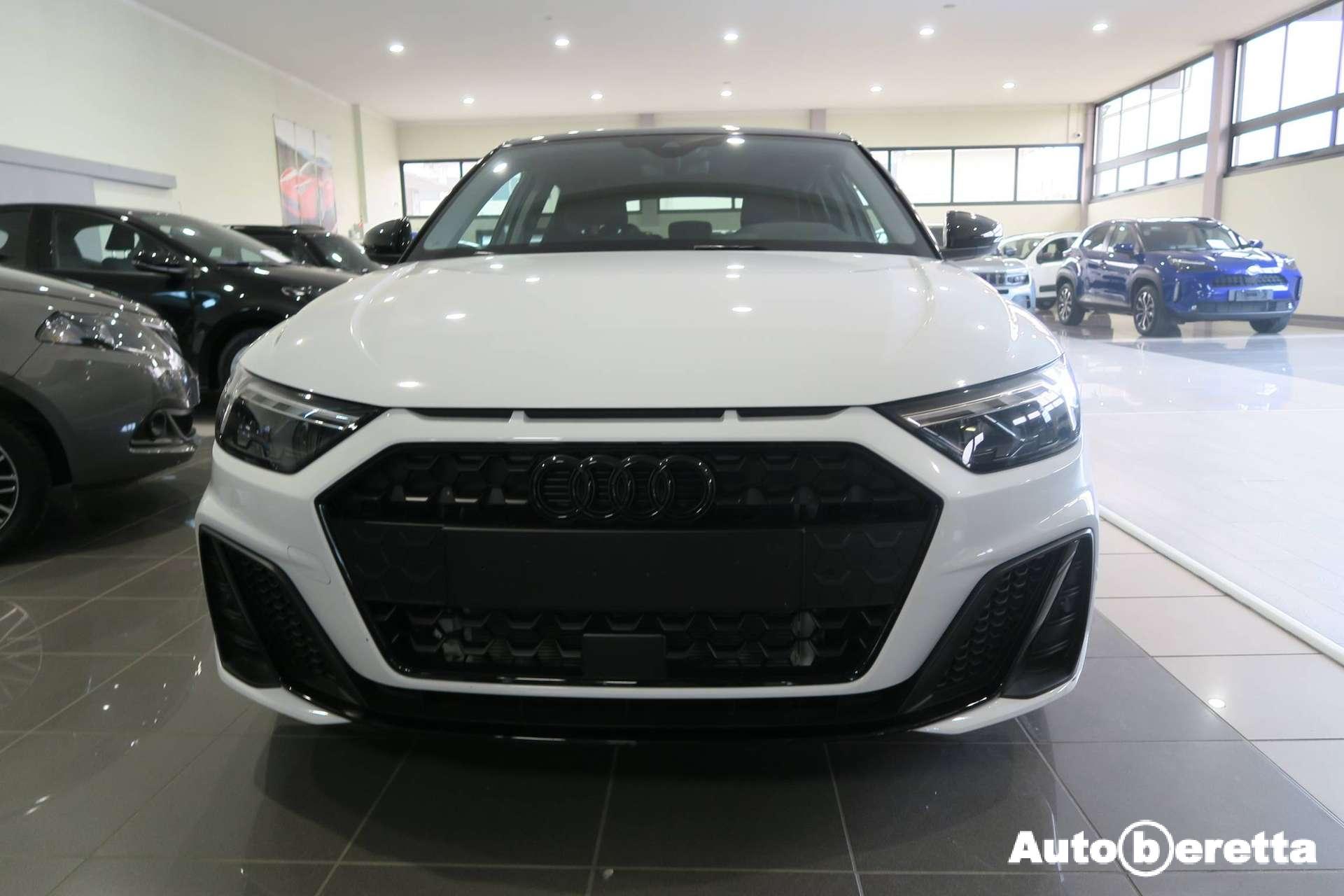 Audi A1  A1 SPB 30 1.0 tfsi Identity Black 116cv s-tronic