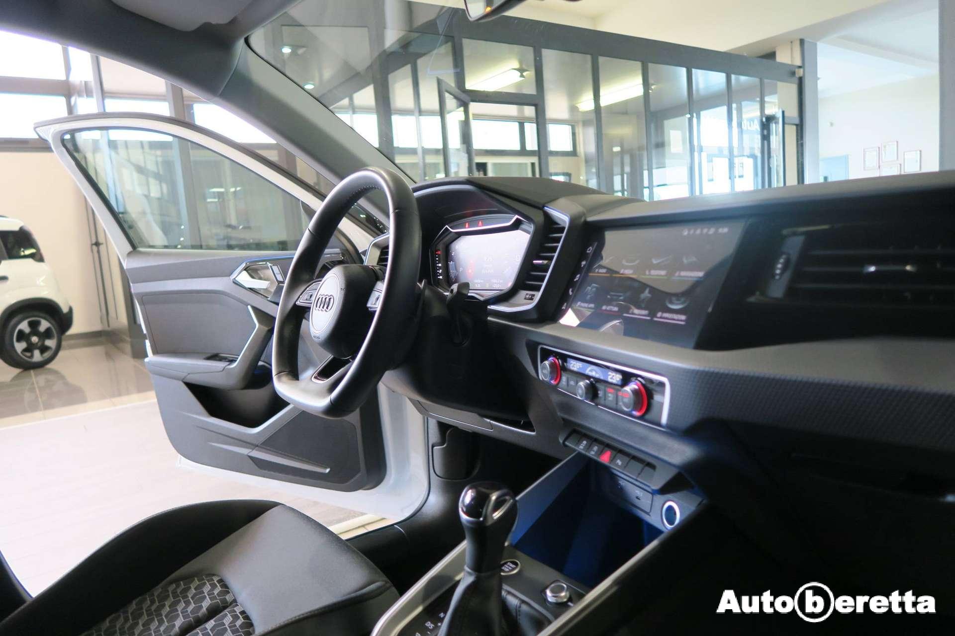 Audi A1  A1 SPB 30 1.0 tfsi Identity Black 116cv s-tronic