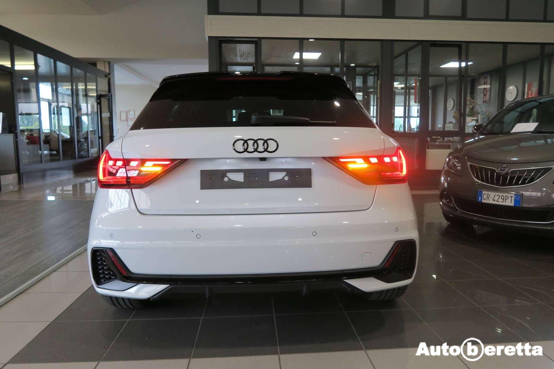 Audi A1  A1 SPB 30 1.0 tfsi Identity Black 116cv s-tronic