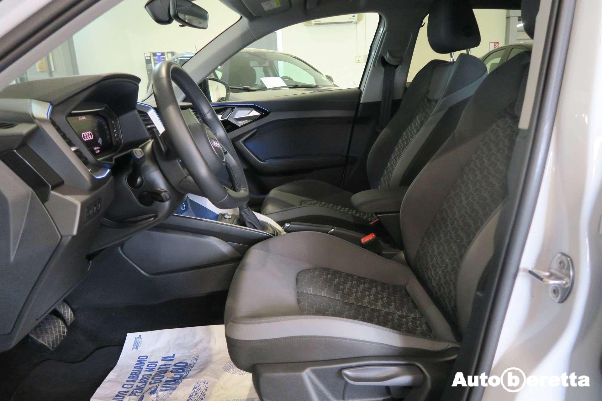 Audi A1  A1 SPB 30 1.0 tfsi Identity Black 116cv s-tronic