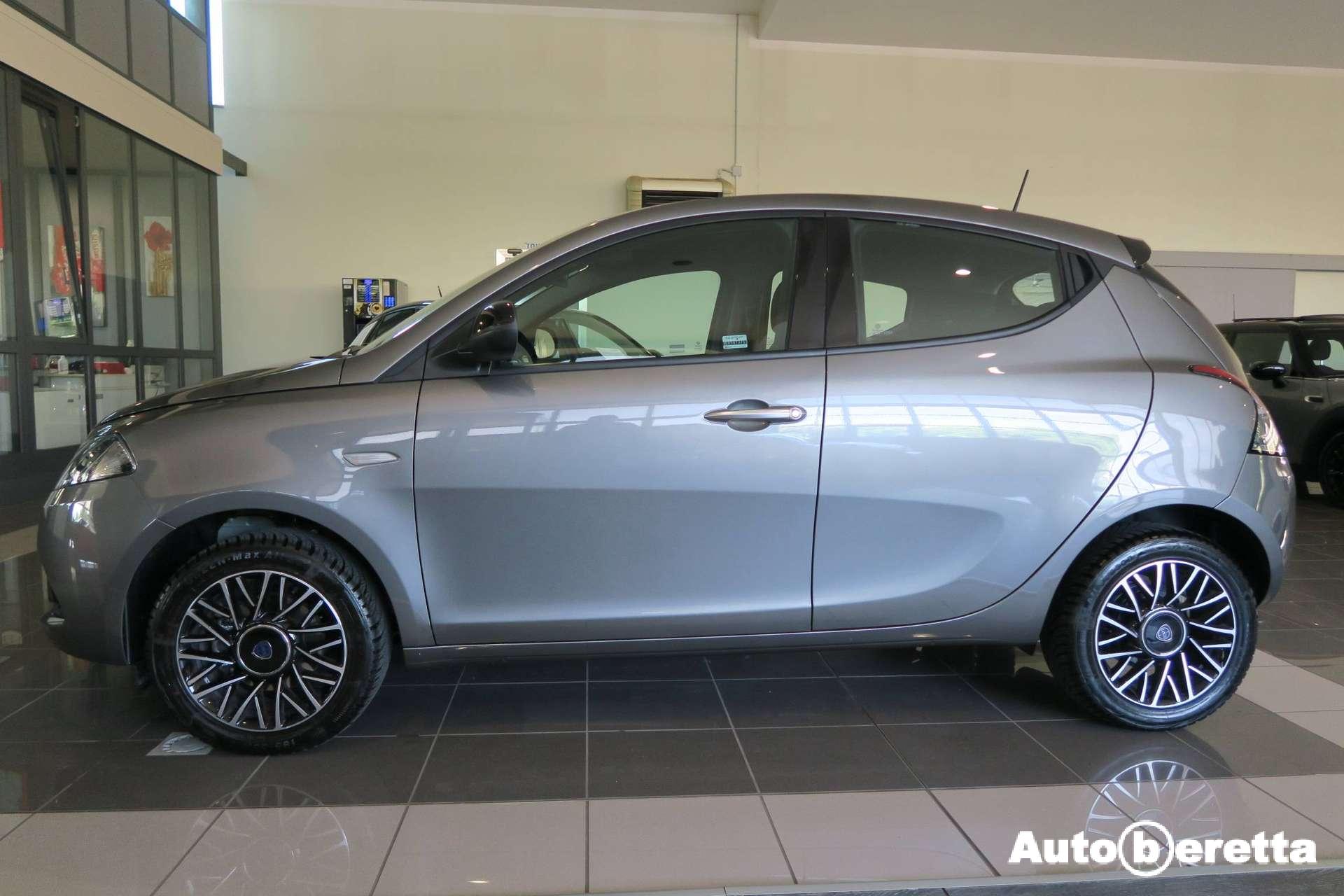 Lancia Ypsilon  1.0 firefly hybrid Gold Plus s