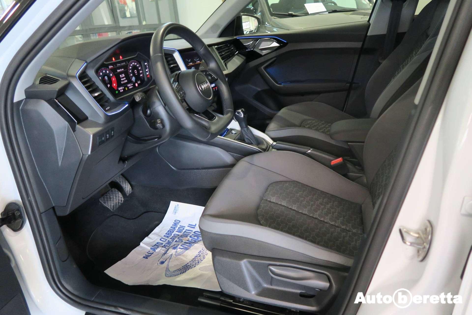 Audi A1  A1 SPB 30 1.0 tfsi Identity Black 116cv s-tronic