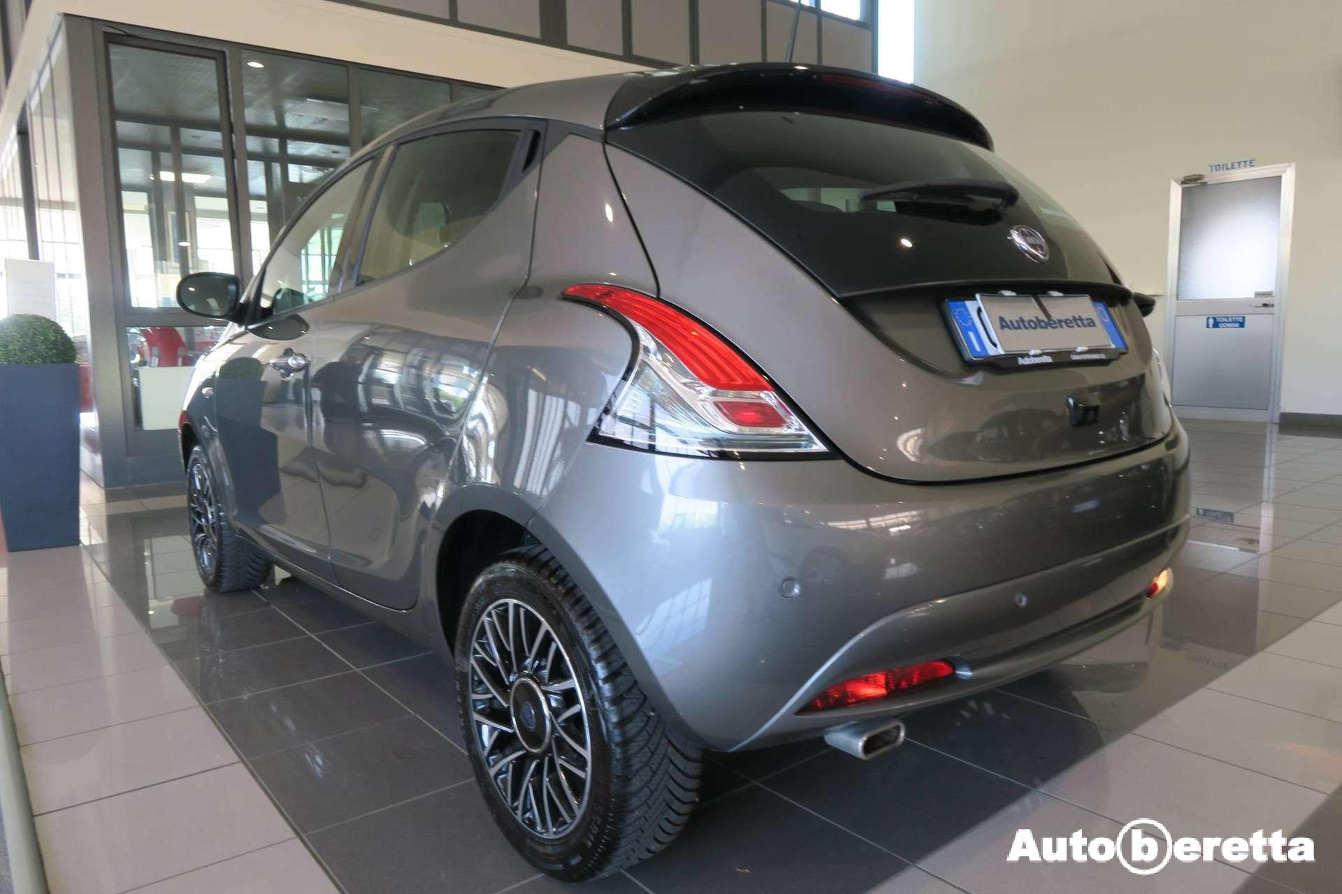 Lancia Ypsilon  1.0 firefly hybrid Gold Plus s