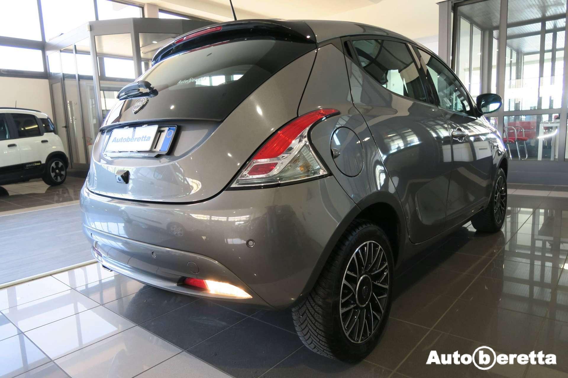 Lancia Ypsilon  1.0 firefly hybrid Gold Plus s