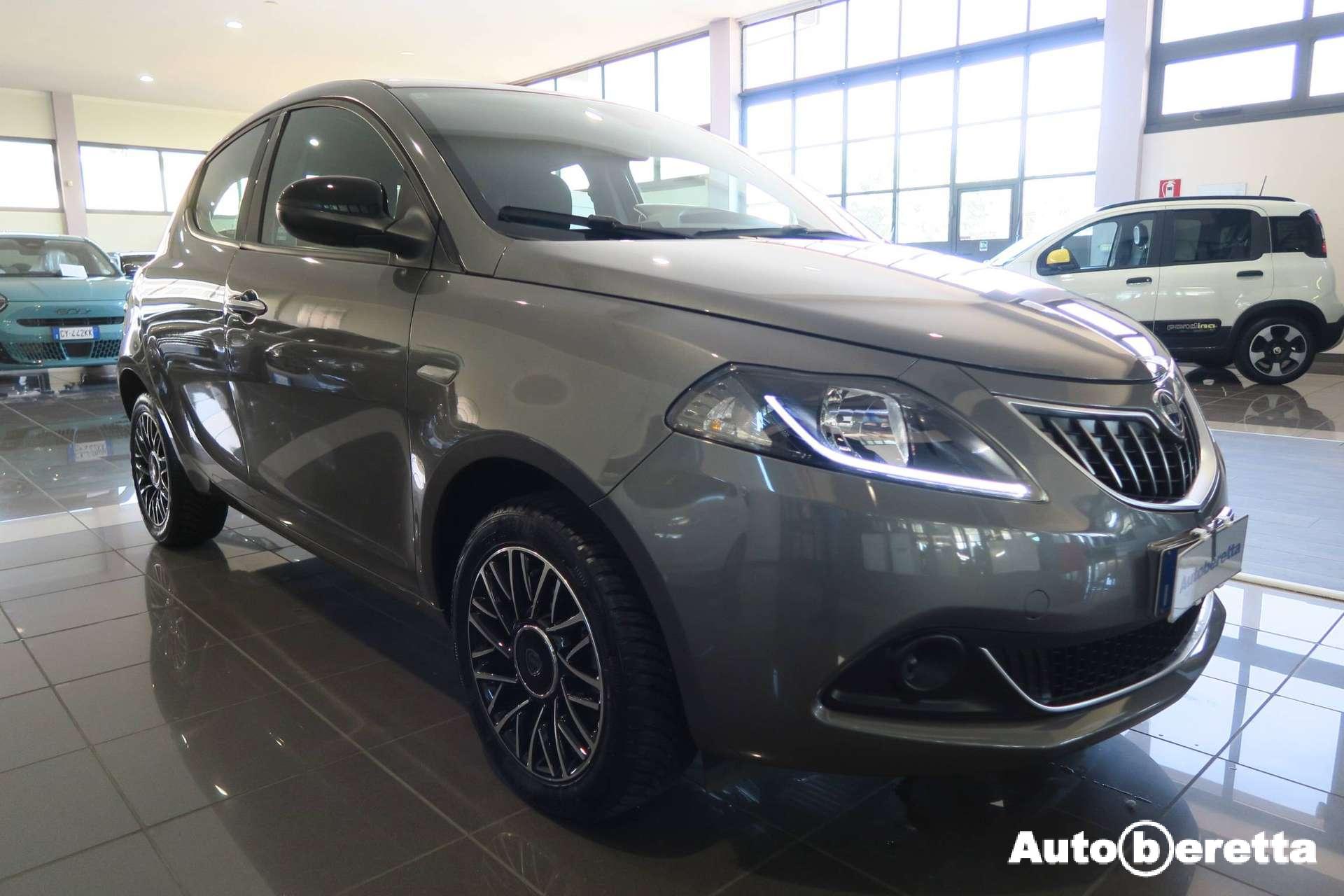 Lancia Ypsilon  1.0 firefly hybrid Gold Plus s