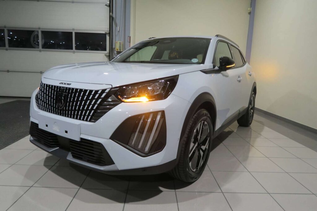 Peugeot 2008  2008 1.2 hybrid Allure 110cv e-dcs6