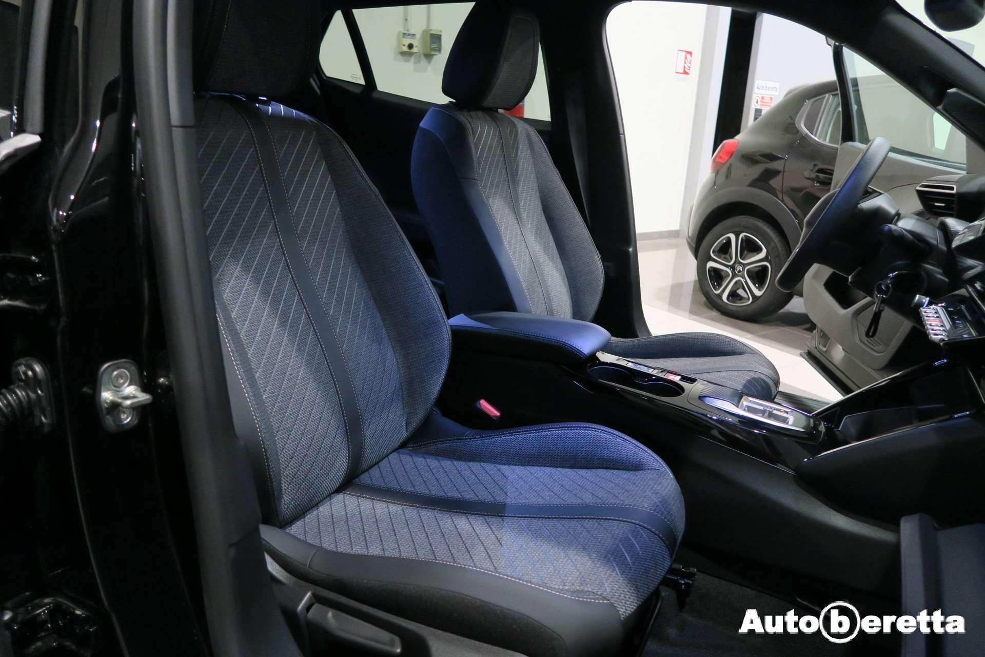 Peugeot 2008  2008 1.2 hybrid Allure 110cv e-dcs6