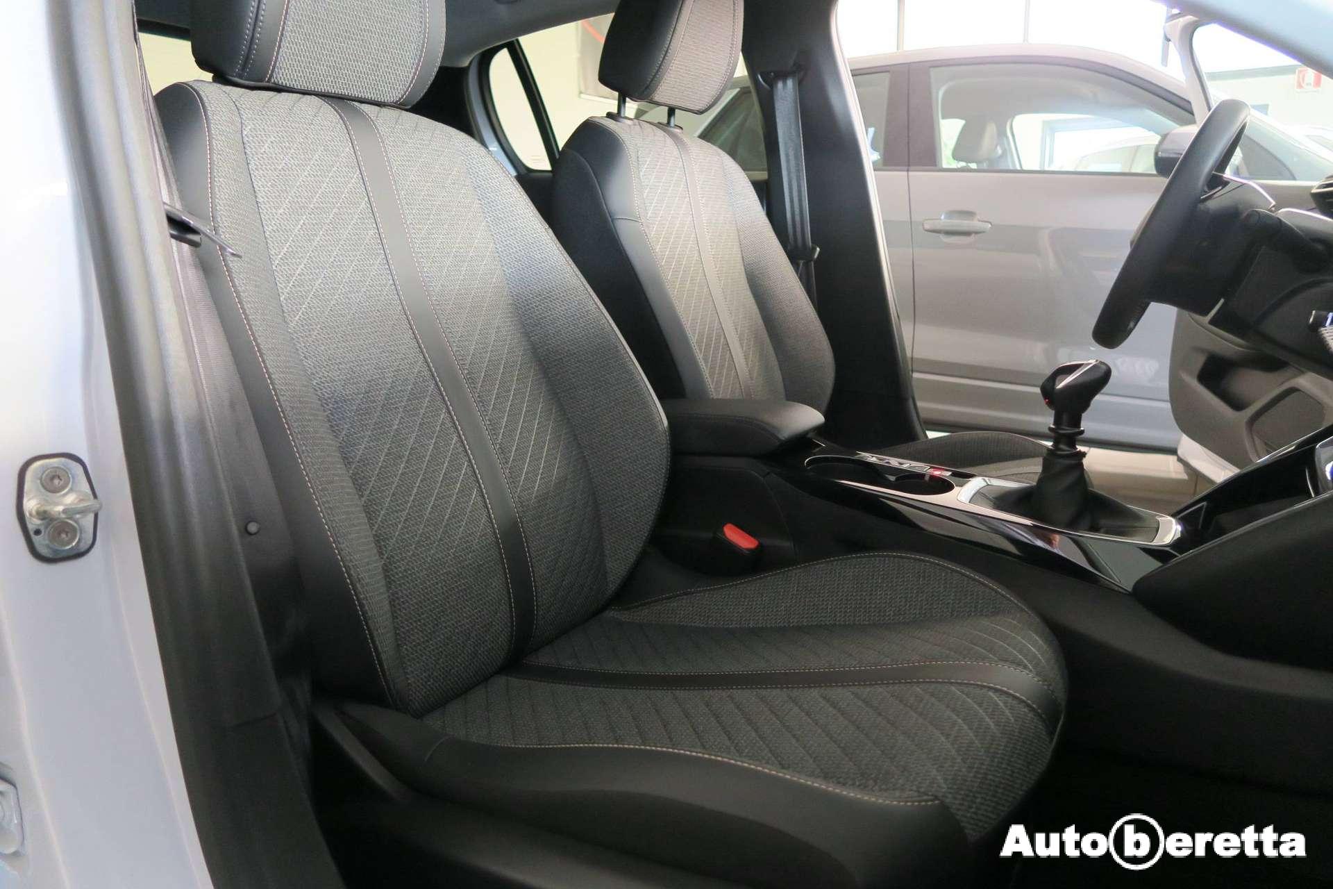 Peugeot 208  208 II 1.2 puretech Allure s