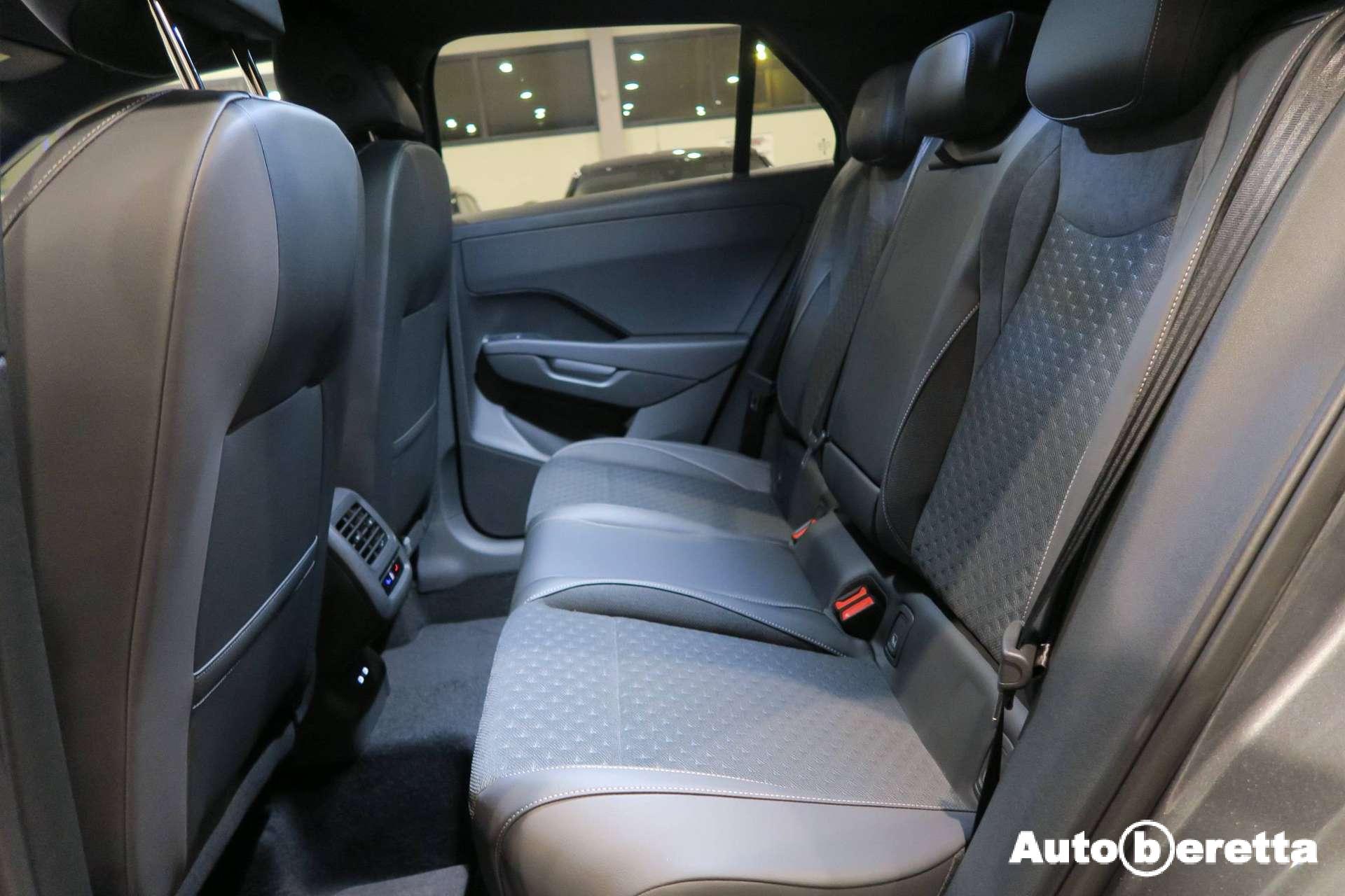 Volkswagen T-Roc  T-Roc 1.5 tsi hybrid R-Line 150cv